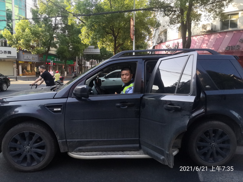 汉寿：司机驾车突发疾病  执勤辅警紧急送医