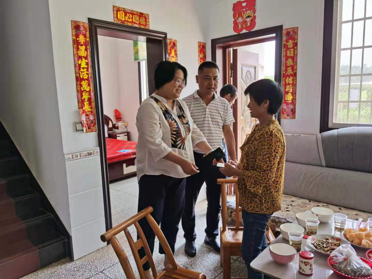 汉寿县妇联到朱家铺镇开展走访慰问活动