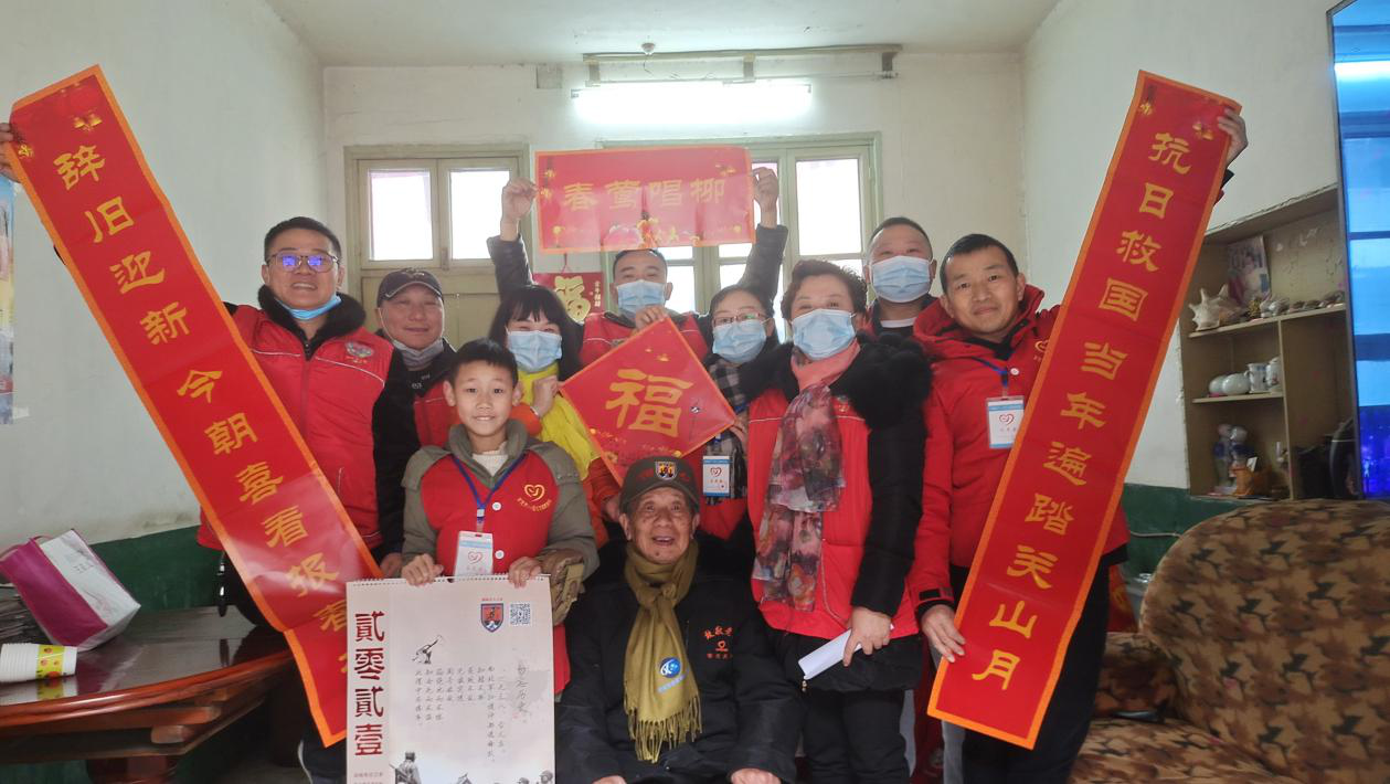汉寿义工联携手常德市1+1志愿者联盟开展慰问抗战老兵活动