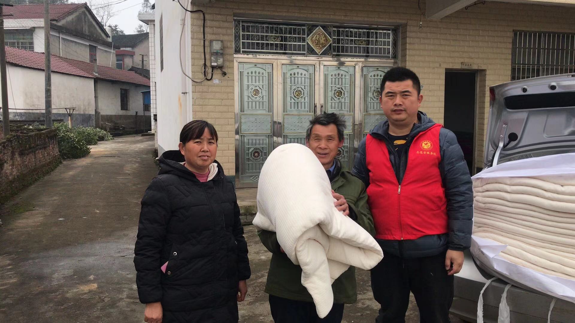 崔家桥镇：心系五保户  温暖送到家