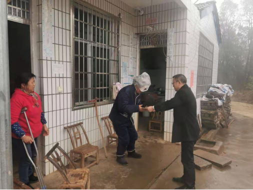军山铺镇：疫情防控不松懈  新春暖心送祝福