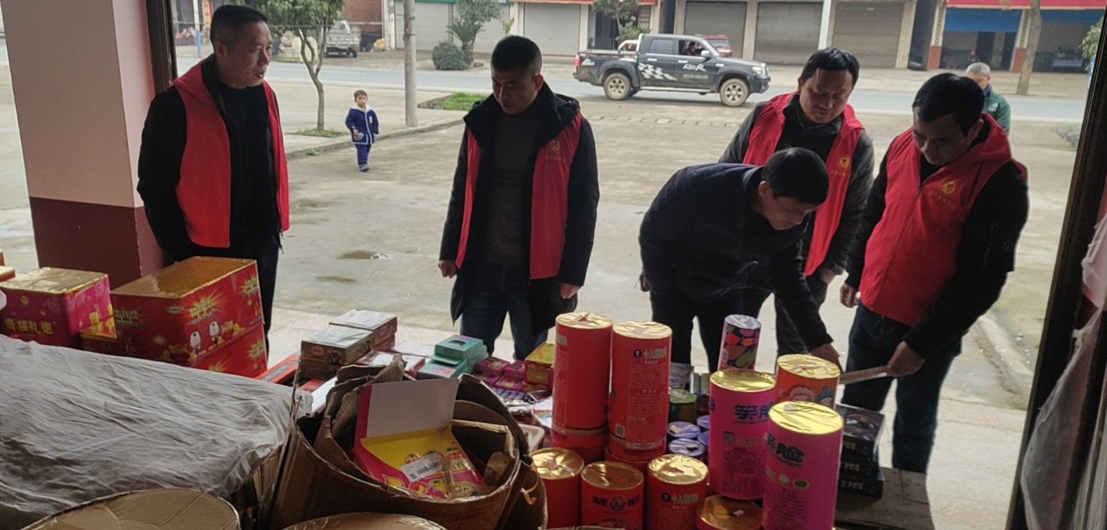 崔家桥镇：开展烟花爆竹经营零售领域专项整治行动