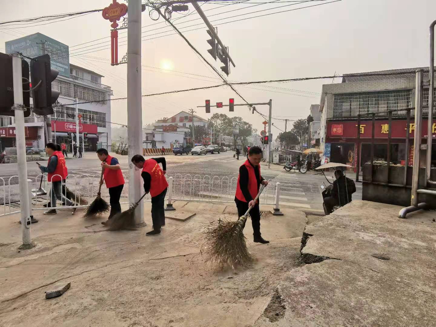 崔家桥镇：开展义务清扫主题党日活动