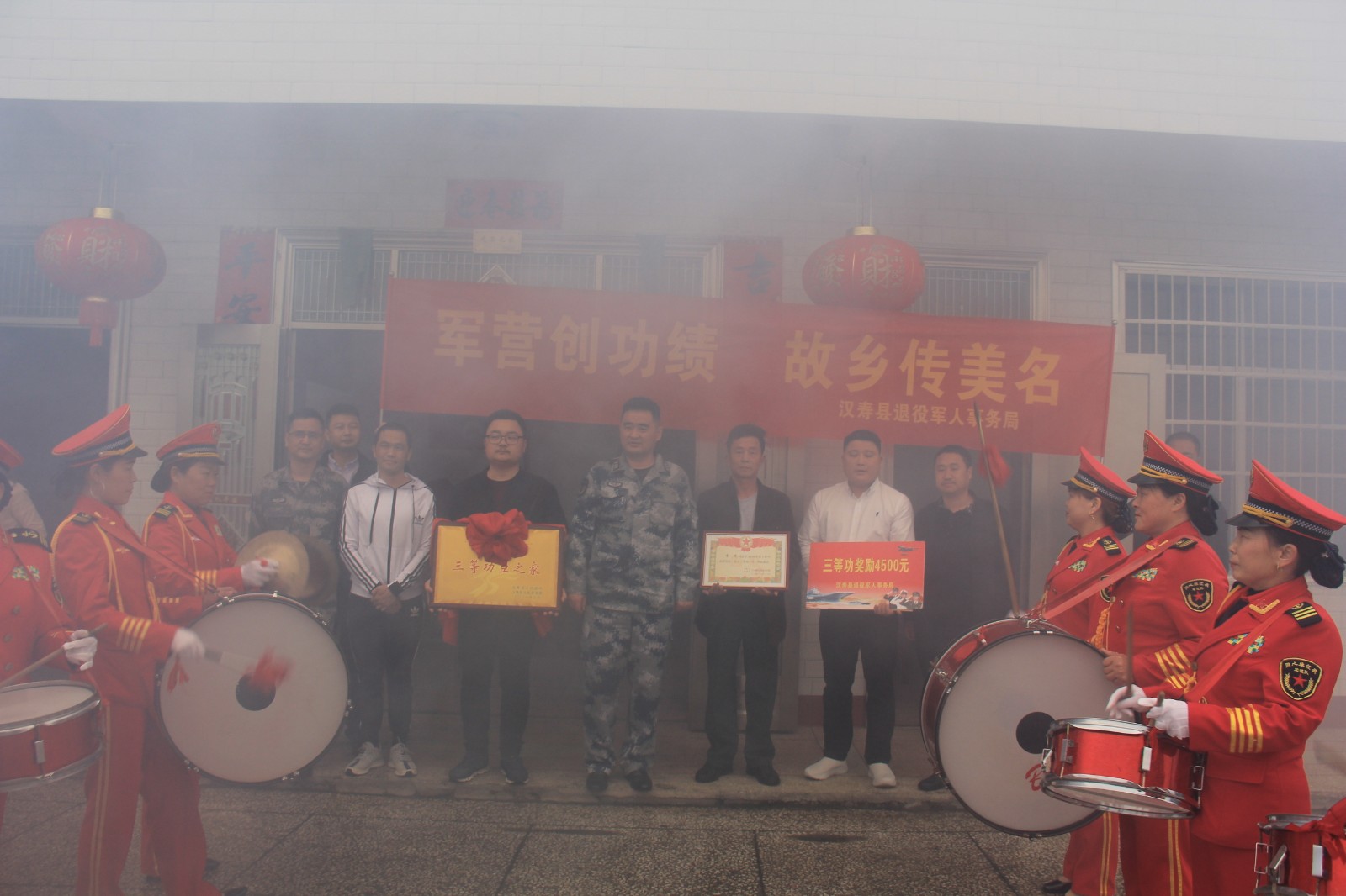汉寿县人武部为荣立三等功现役军人家庭送喜报