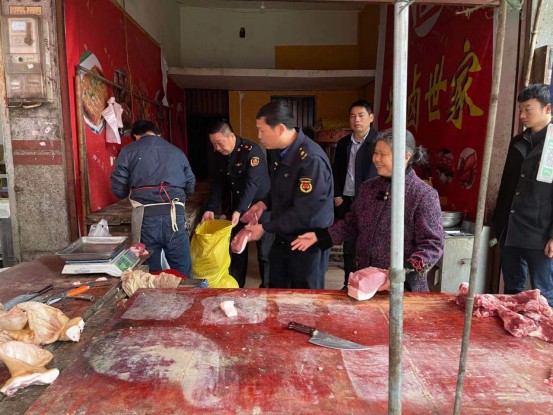 蒋家嘴镇：开展“白板肉”突击检查专项整治行动