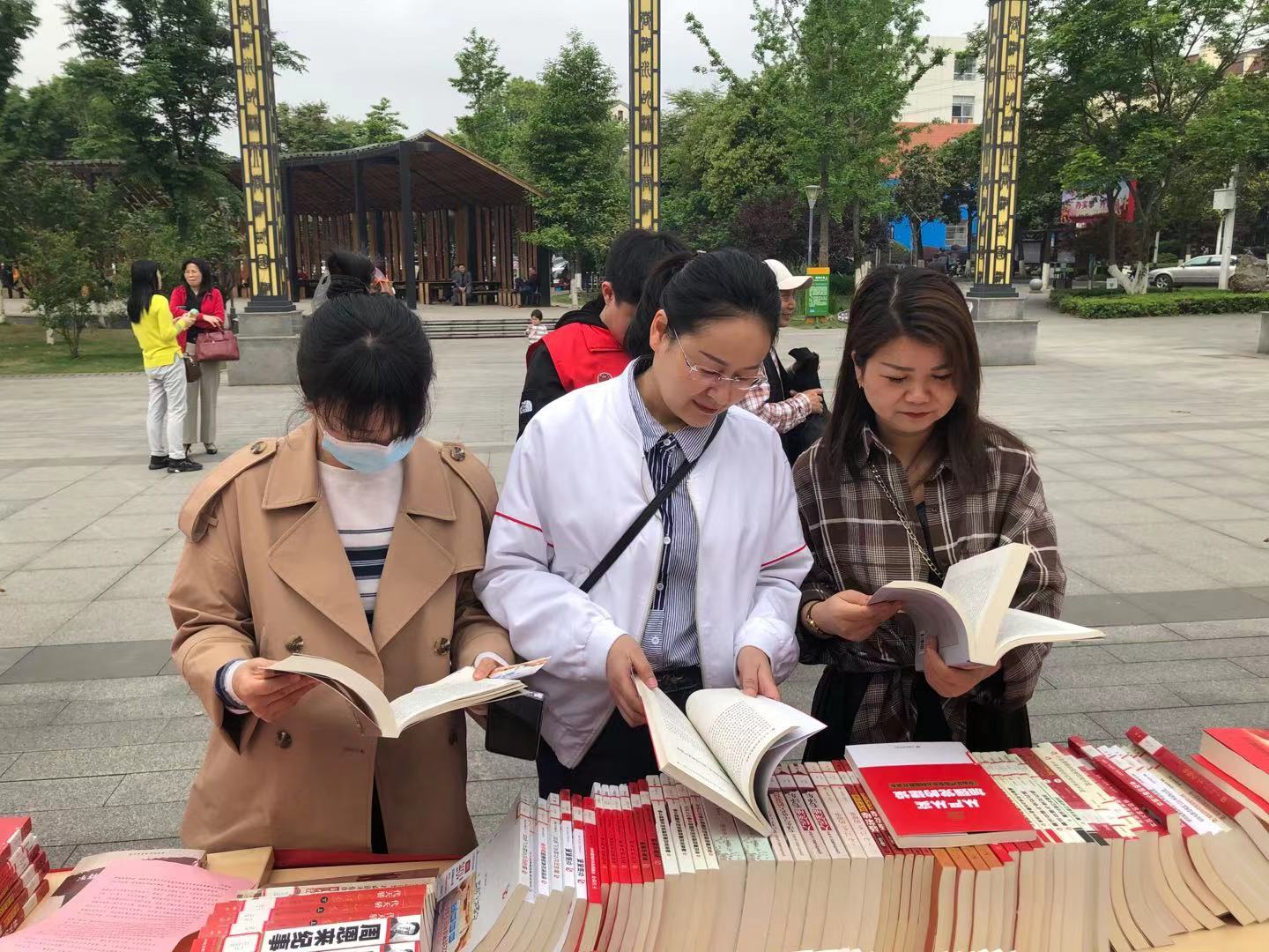 汉寿县医疗保障局：读红色经典书籍  深入推进党史教育学习