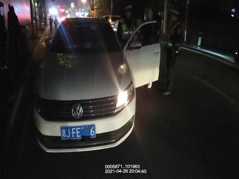 汉寿一男子企图以假喝醉拒查酒驾