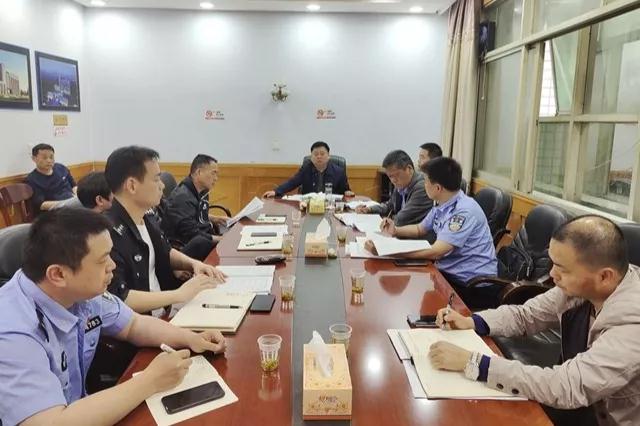 汉寿县领导郭民忠主持召开党委（扩大）会调度教育整顿工作