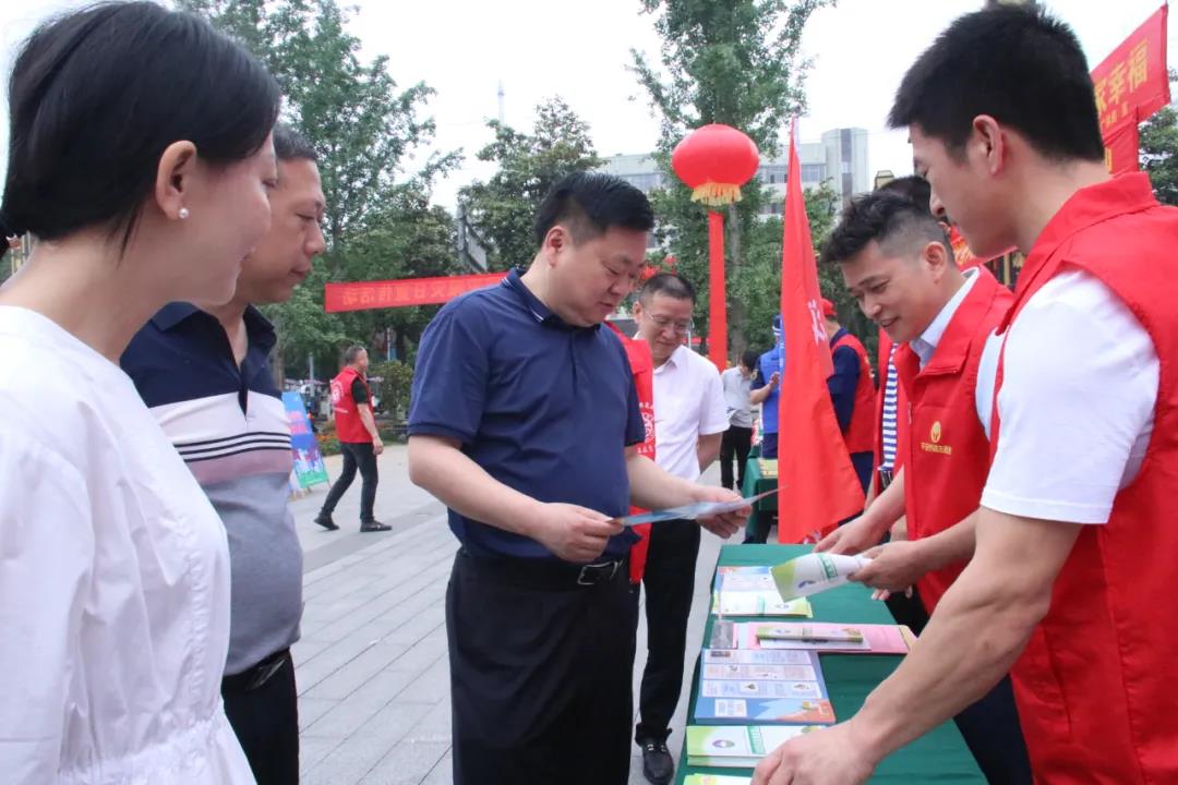 汉寿公安积极参与“5.12”防灾减灾宣传活动