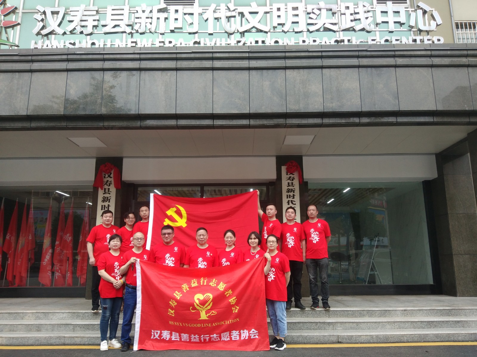 洲口：关爱农村老党员 献礼党的百岁生日