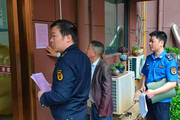 汉寿县城管执法局开展小区顶楼平台“圈地占用”摸排工作