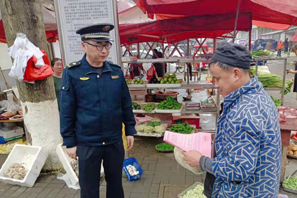 汉寿县城管执法局开展马路市场交通顽瘴痼疾整治行动