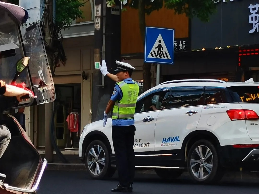 汉寿公安交警大队：集中整治交通秩序见成效