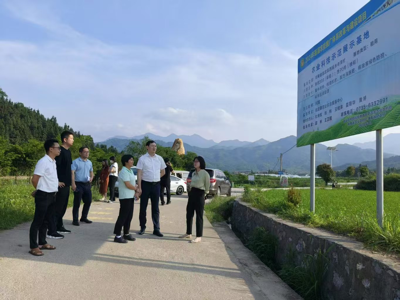 余亚军调研西瑶乡粮食生产综合示范片创建工作