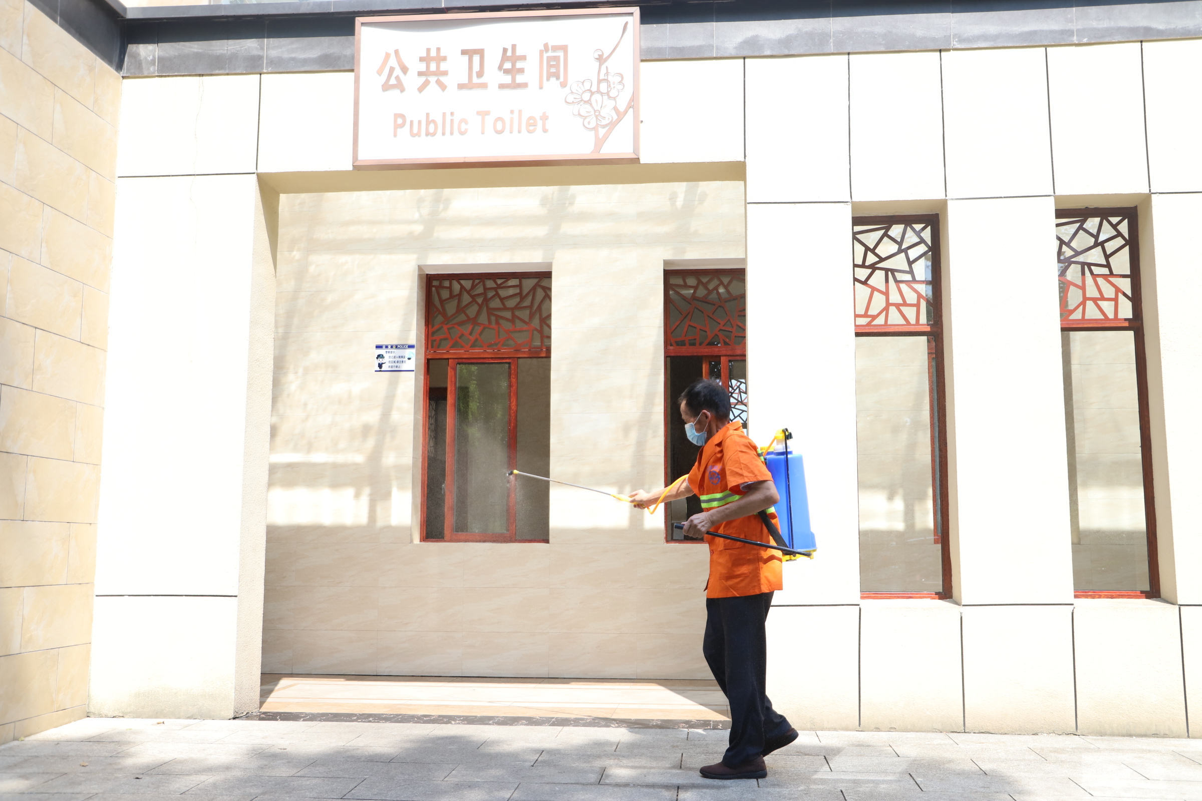 【为民办实事】 武陵区40座公厕加装扶手 居民如厕更安全