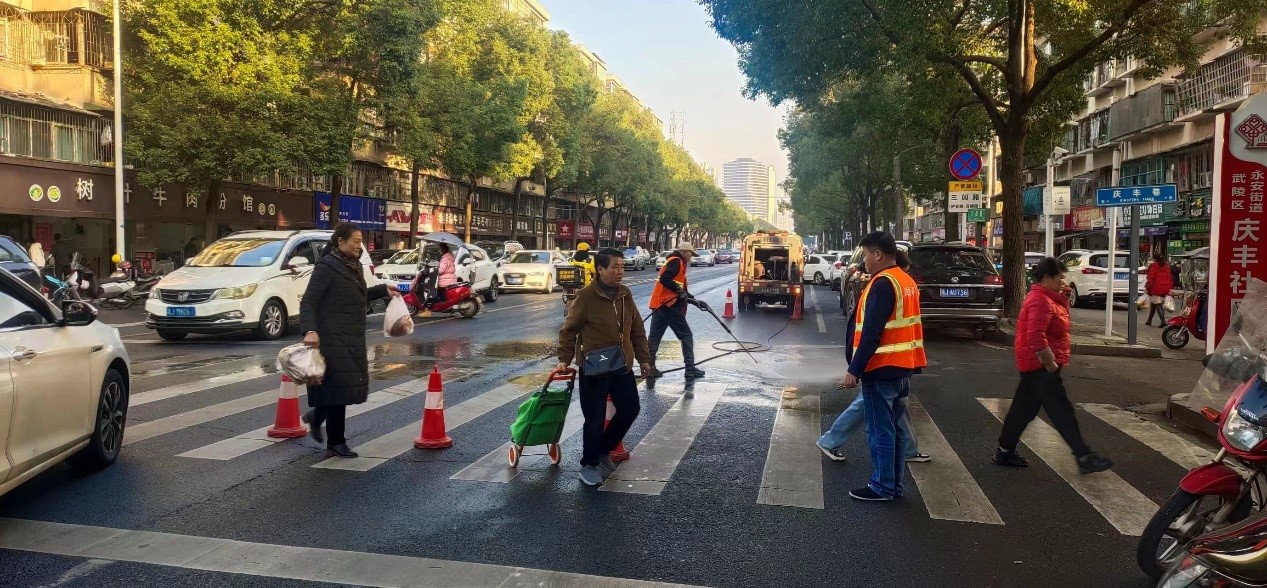 机油泄漏污染路面 武陵环卫快速清洁保安全