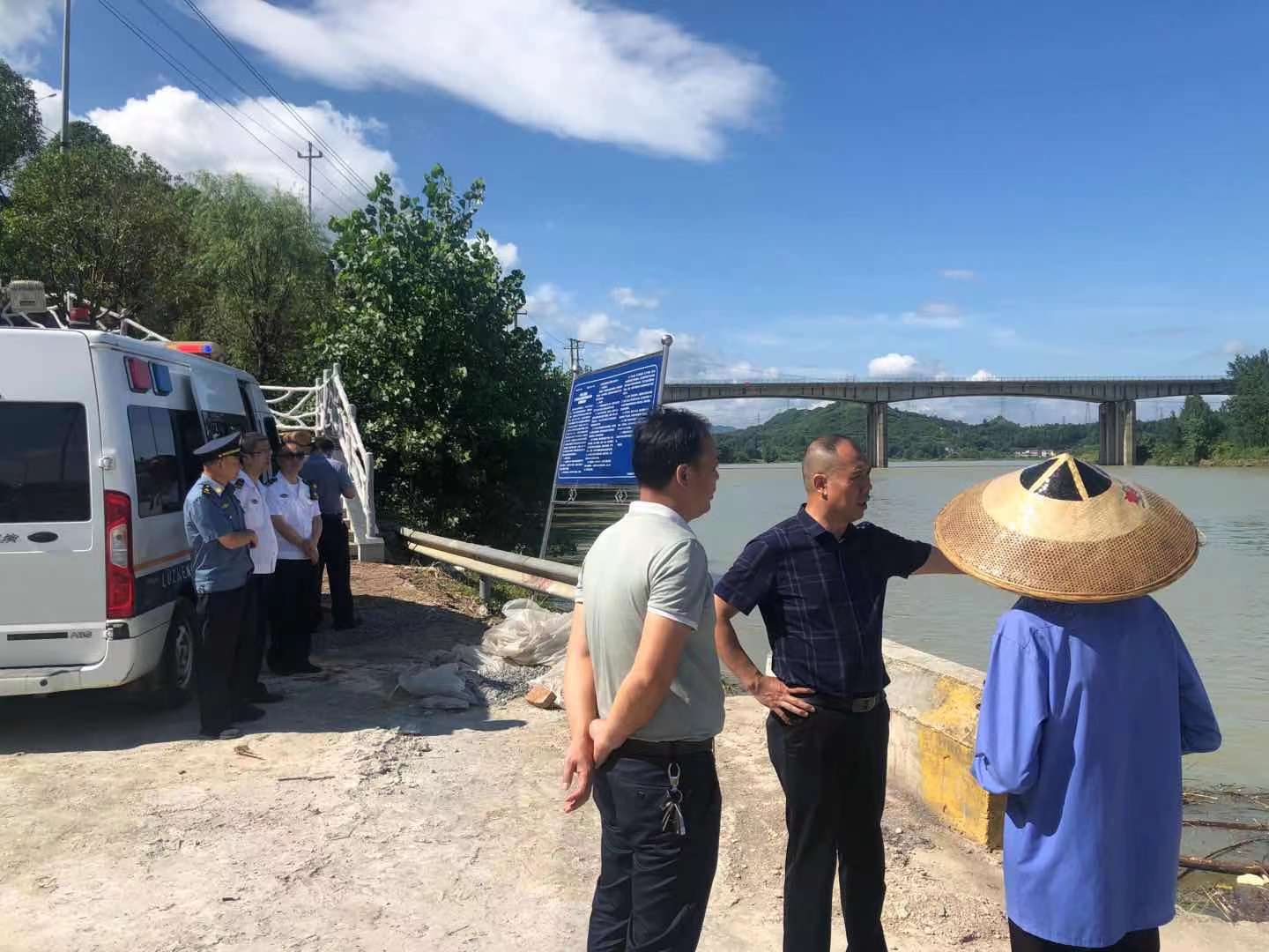 怀化市交通运输综合行政执法支队水路交通执法大队检查组到站坪渡口开展安全检查
