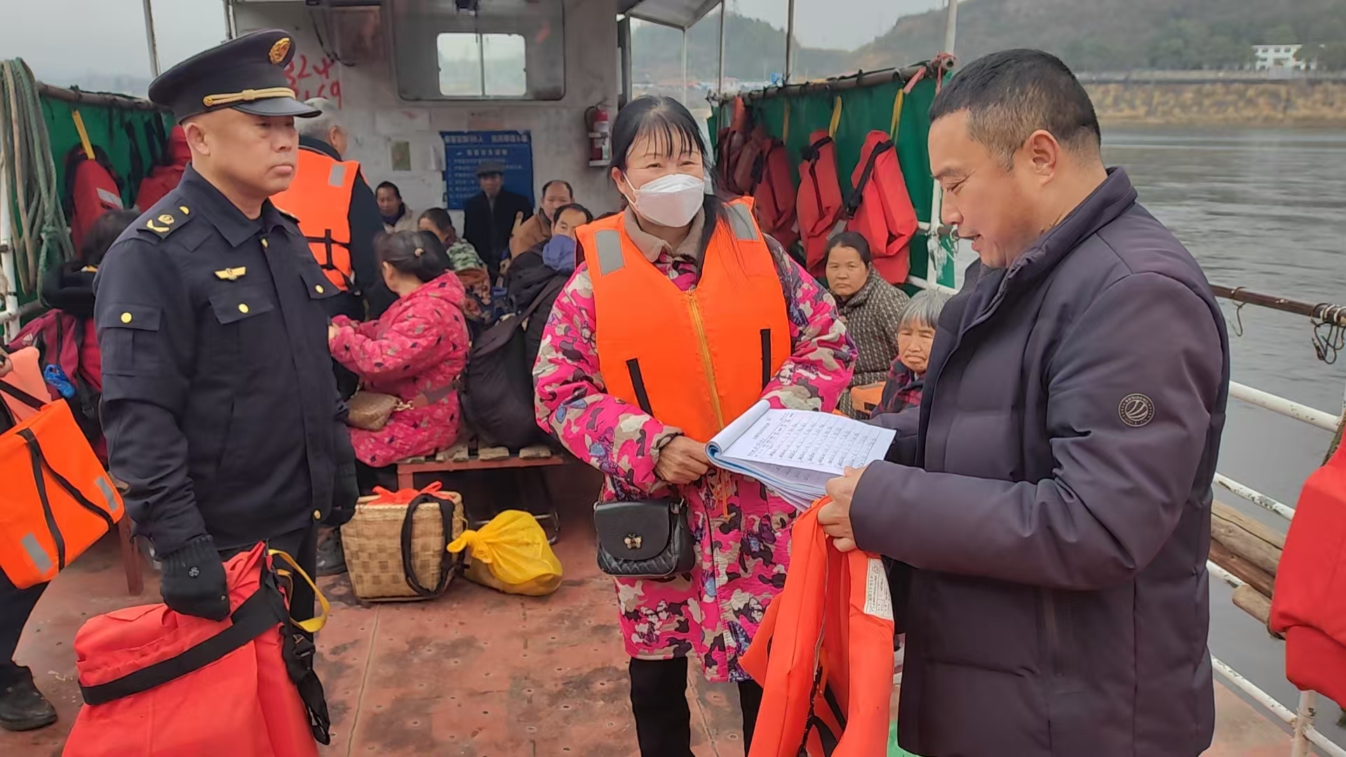 中方县交通运输综合行政执法大队开展春节前安全执法检查