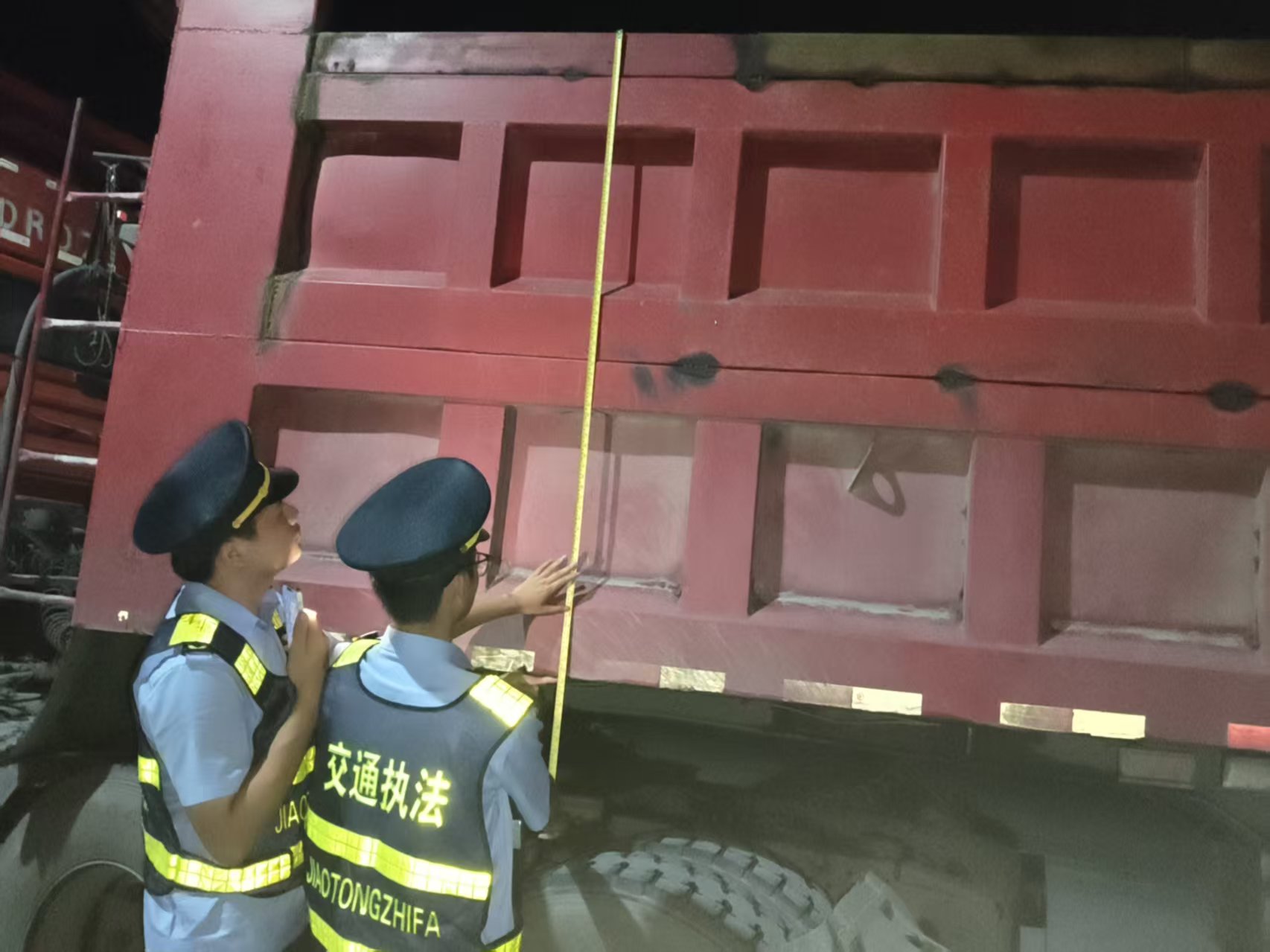 中方县交通运输综合行政执法大队依法查处一起车辆违法行为