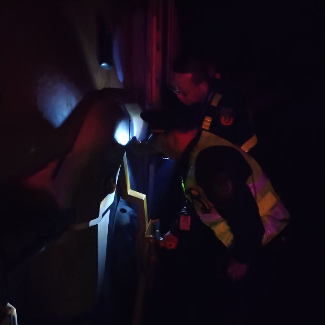 中方县交通运输综合行政执法大队开展夜间治超专项整治行动
