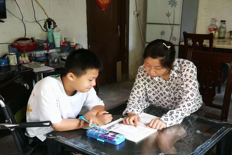 石鼓四中：高温送教不停歇，扶志扶智“暑”中情
