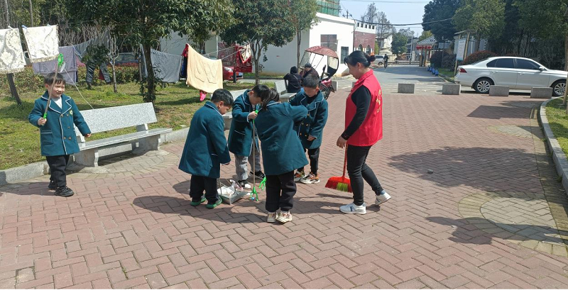石鼓区江霞小学：向上向善吧！追“锋”少年