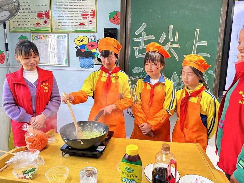 金源小学成功举办校园美食制作大赛
