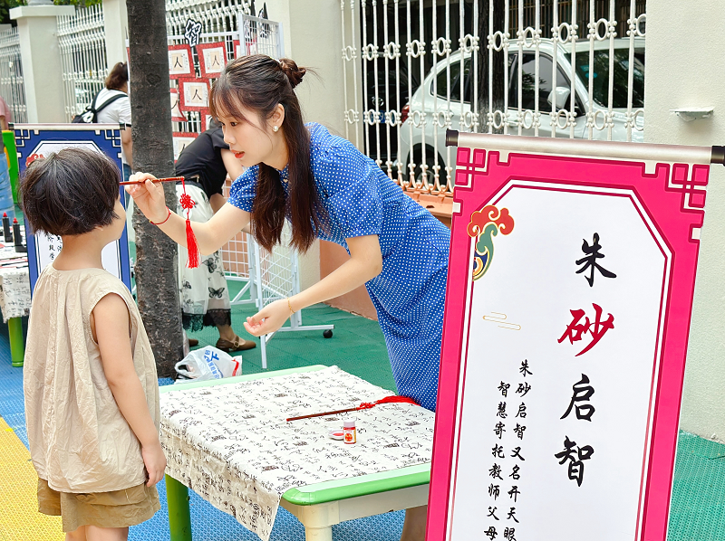 西湖萌娃迎开学，国风雅韵润童心