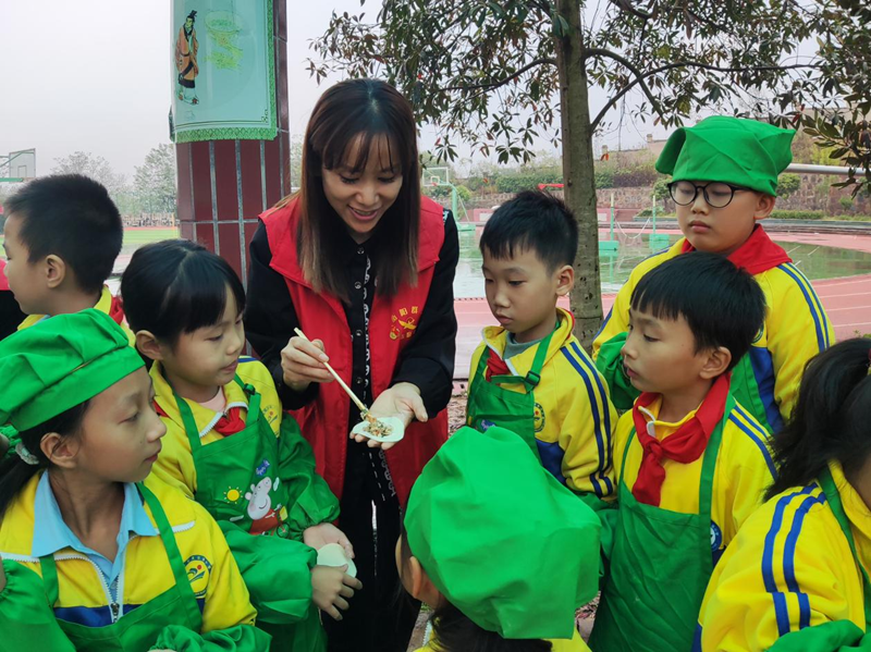 灵官庙小学师生同乐，喜迎立冬节气