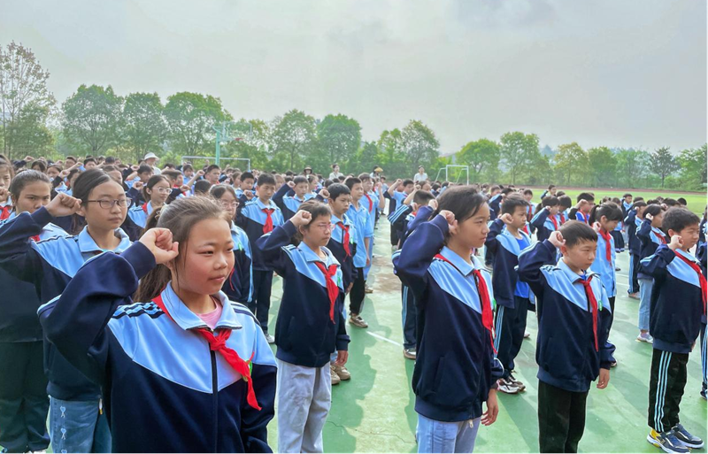 明德小学：铿锵誓言，喊出维护国家安全最强音！