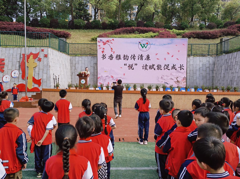 五一路小学开展古诗词诵读暨语言文字实践活动成果展