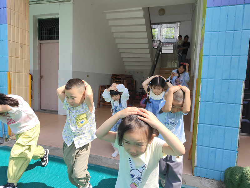 临“震”不慌 安全相伴——松木中心幼儿园开展防震减灾安全疏散演练