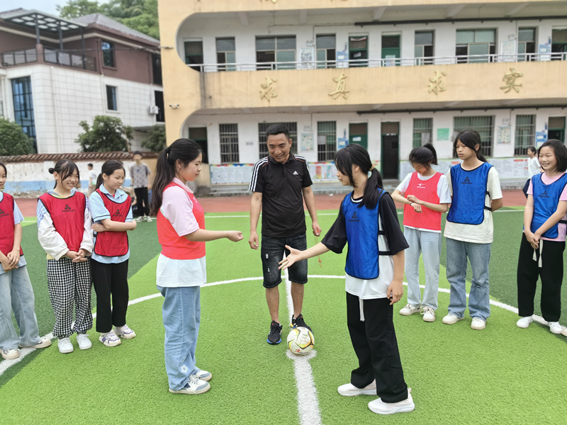 过“足”瘾！三星小学足球比赛“超燃”