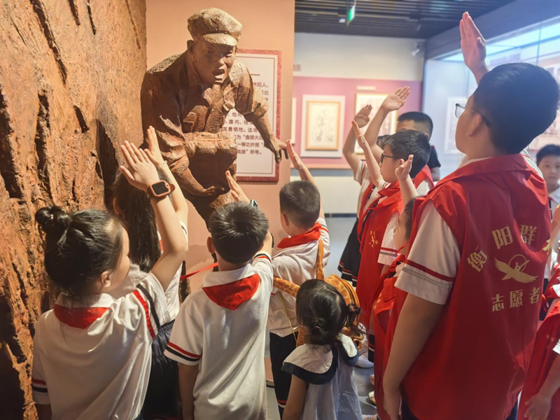 华耀小学：新时代好少年奔赴党史馆，过红色“六一”