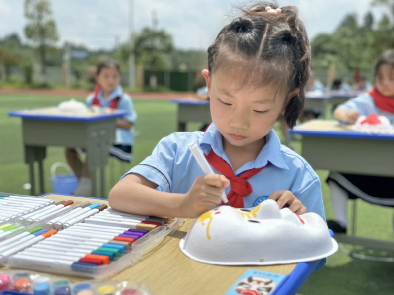 金源小学百名小学生手绘京剧脸谱，沉浸式感受国粹魅力