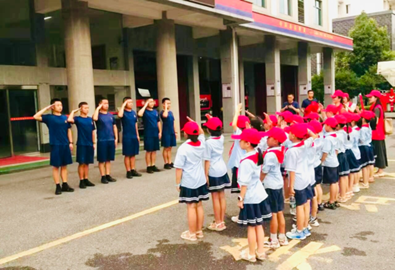 金源小学：“童”行消防队，致敬“火焰蓝”