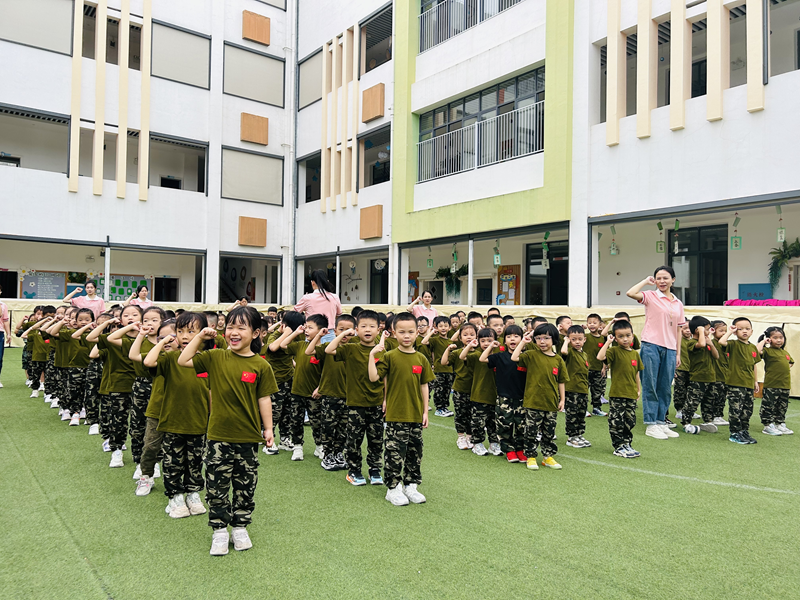 “小小兵”集結(jié)號(hào)響徹石鼓區(qū)實(shí)驗(yàn)幼兒園，愛國(guó)軍訓(xùn)震撼開啟！