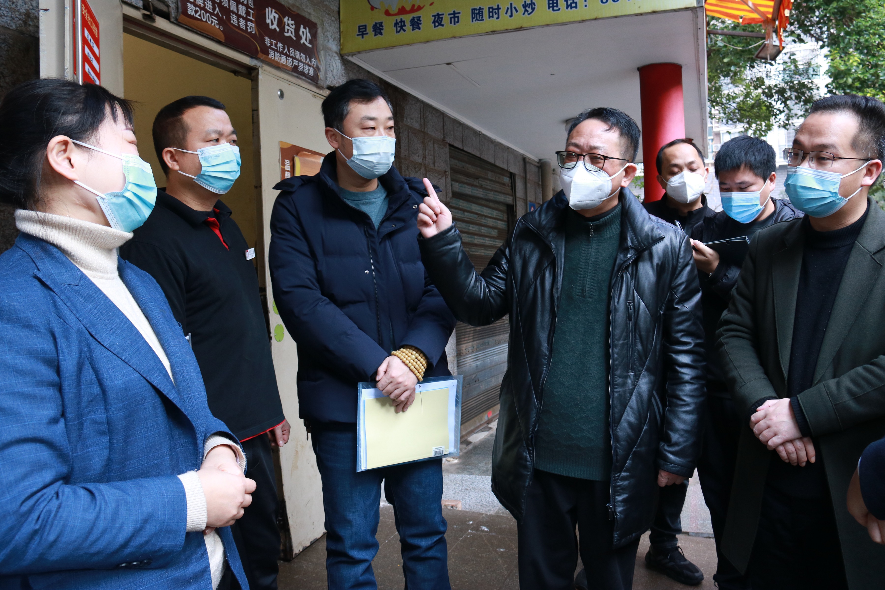石鼓区人大主要领导开展节前食品安全包保督导工作：守护百姓“舌尖上的安全”