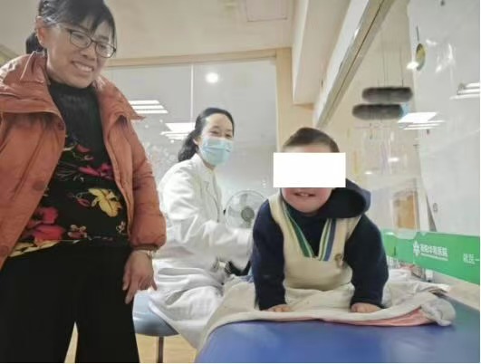 爱与坚持照亮特殊儿童成长路——石鼓区残联救助项目惠及残疾人家庭