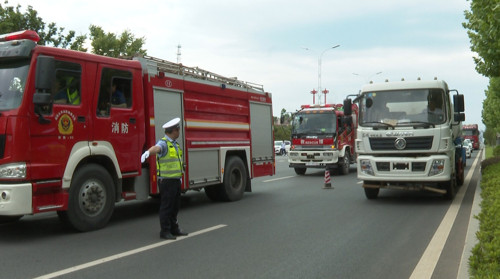 交警大队举行道路交通事故应急救援演练