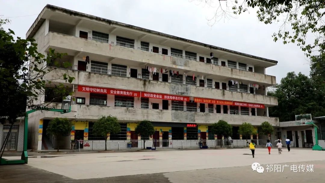 县融媒体中心：兴教助学 促教育均衡发展