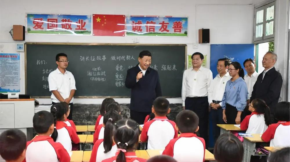 坚守人民情怀，走好新时代的长征路——习近平在湖南考察并主持召开基层代表座谈会纪实