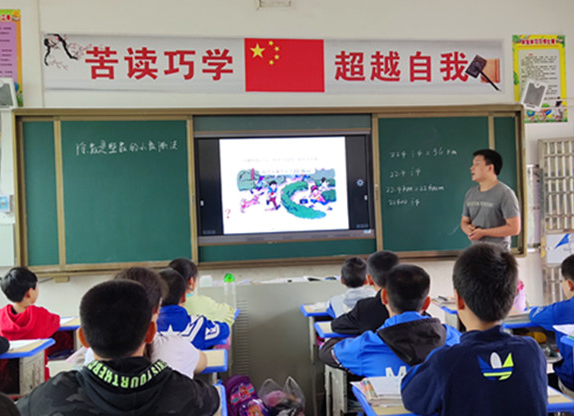 肖家镇大江完小：展课堂风采  促新秀成长