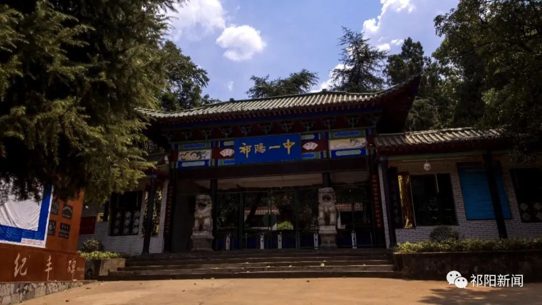 劳模校长邓振：点燃教师照亮教育  当好学校发展的筑梦人