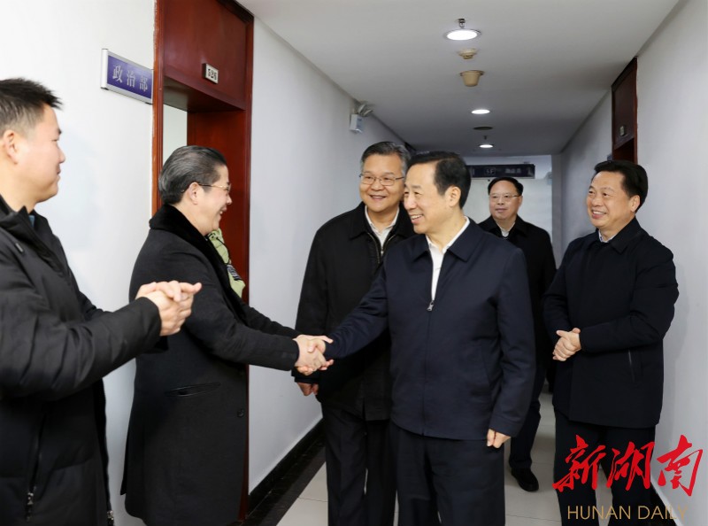 许达哲走访调研政法系统