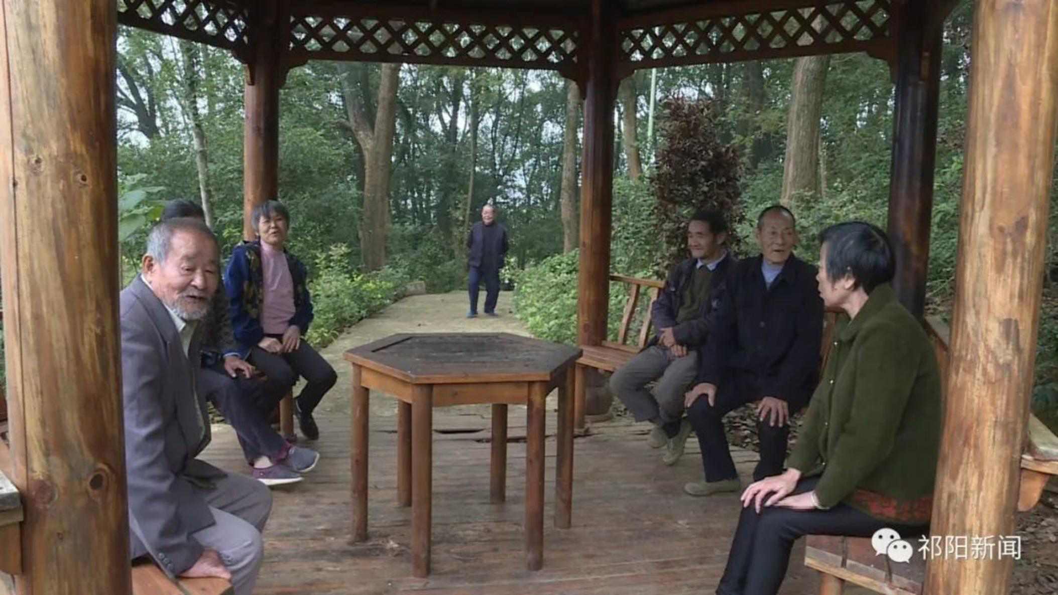 肖家镇下白田社区：荒山变身禁毒小游园