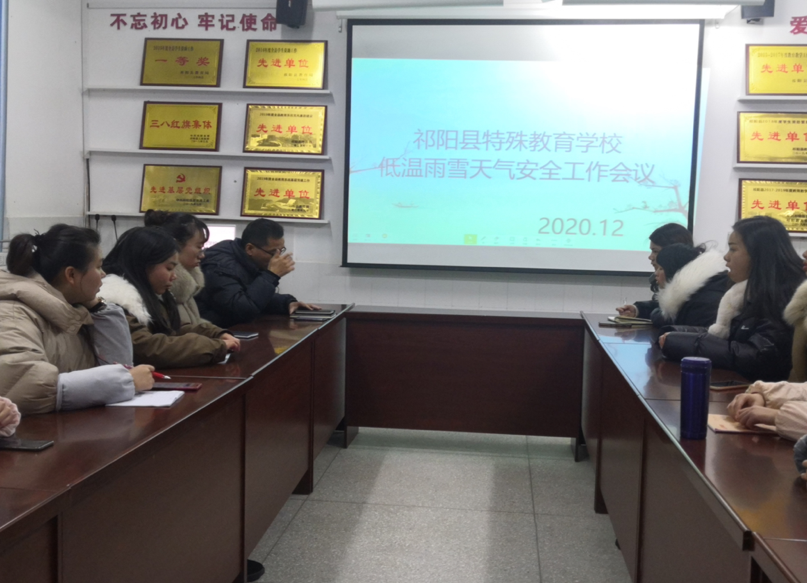寒袭雨冷思切切，叮嘱声中情殷殷