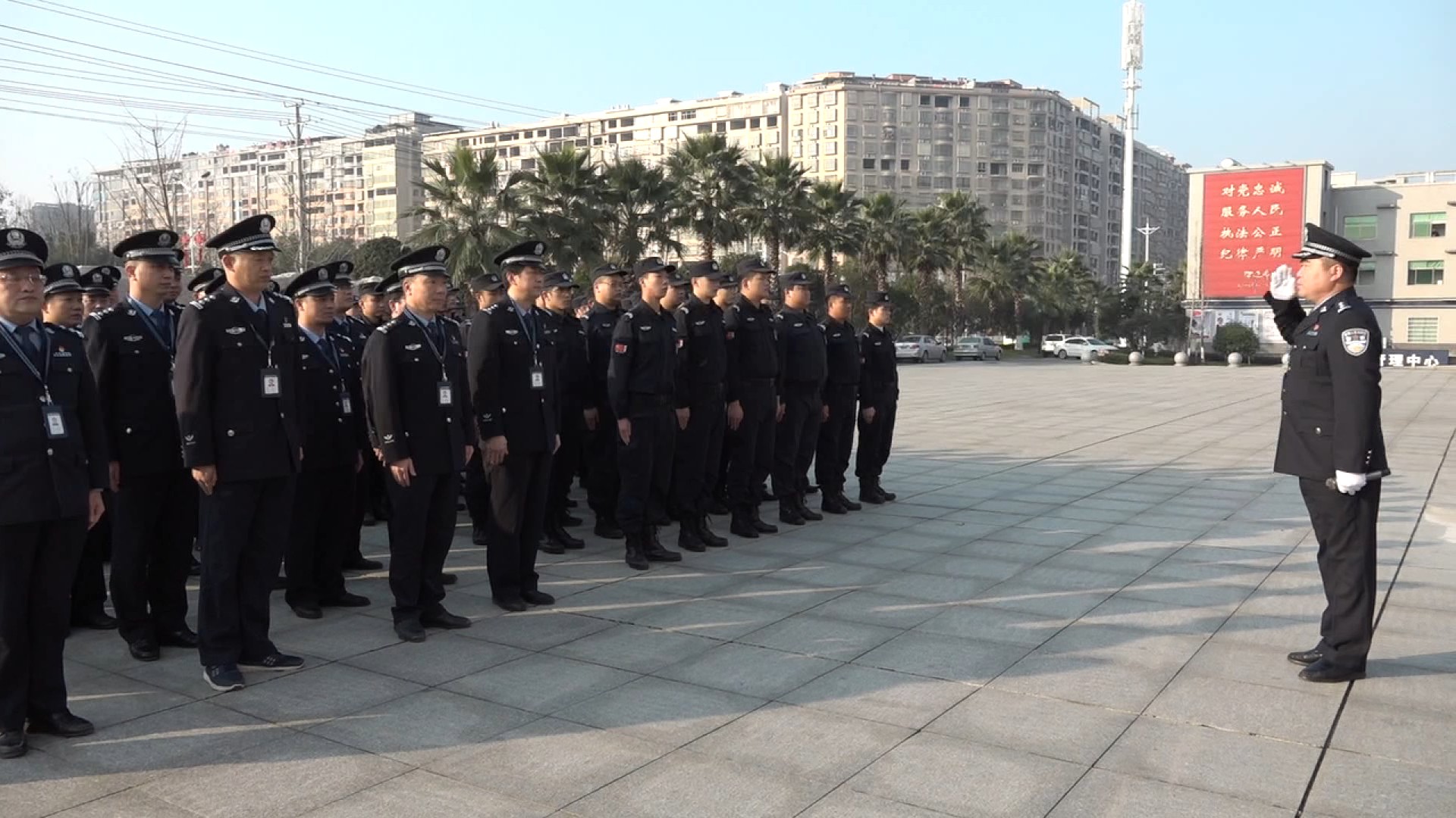 县公安局举行元旦升国旗仪式