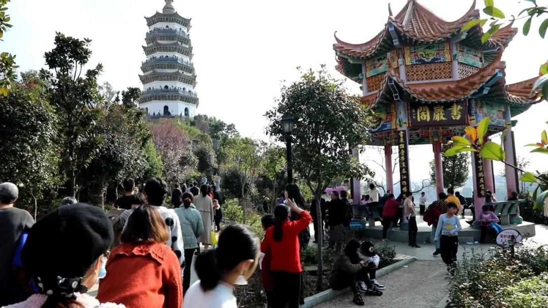 晴好天气促进我县人文旅游持续升温