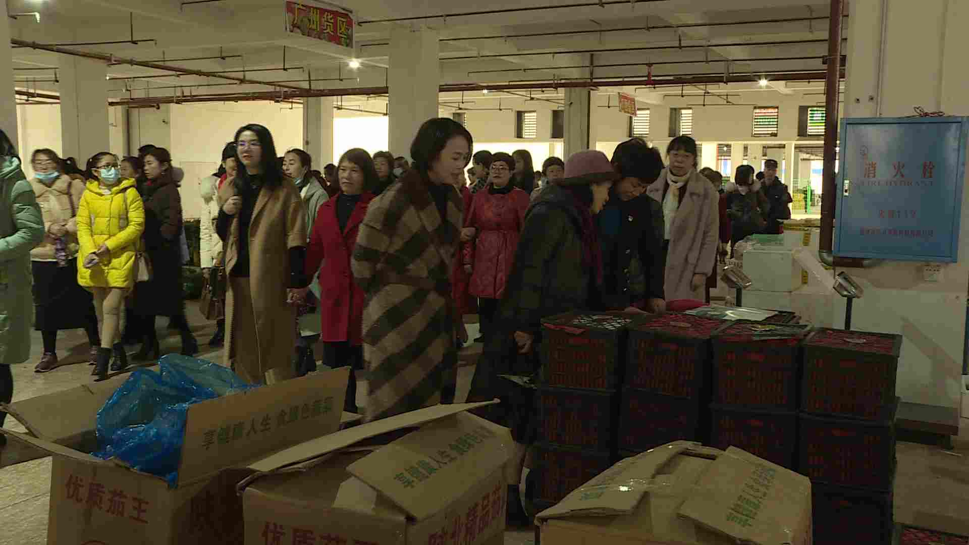 庆三八： 县妇联组织妇女同胞参观学习